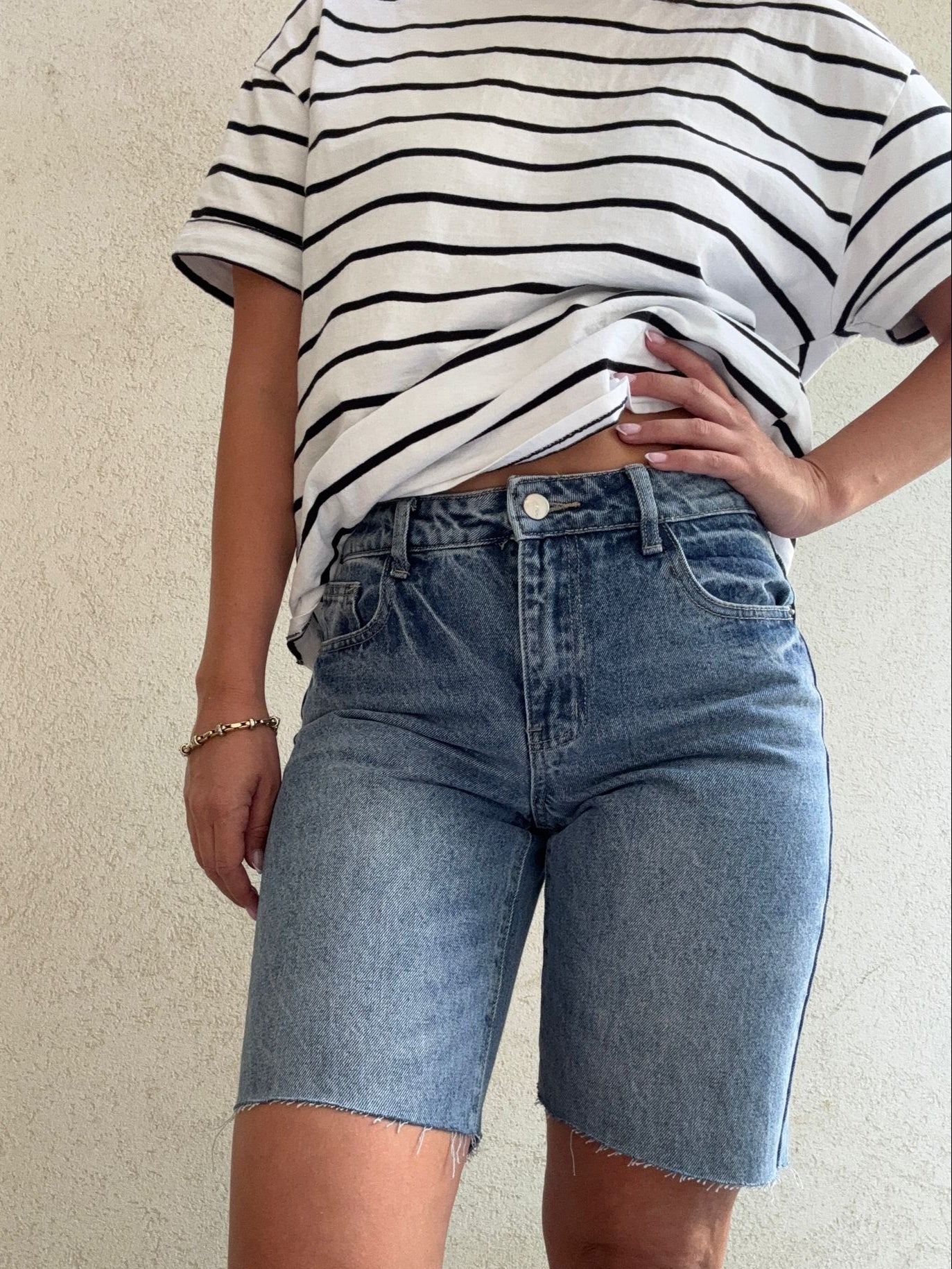 שורט ג'ינס נעים שיופים עדינים