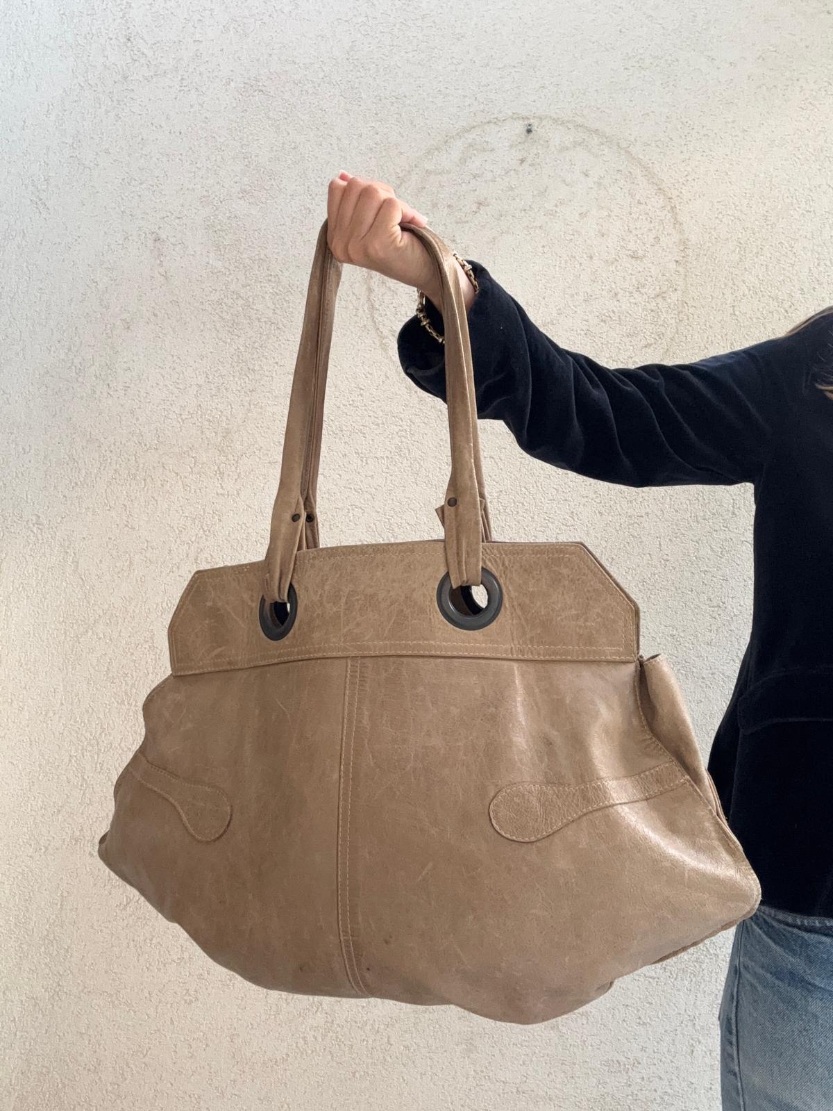 תיק עור בז מקום ללפטופ