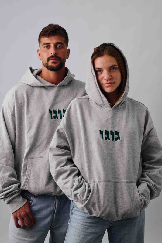 סווצרט גוגו עם כובע