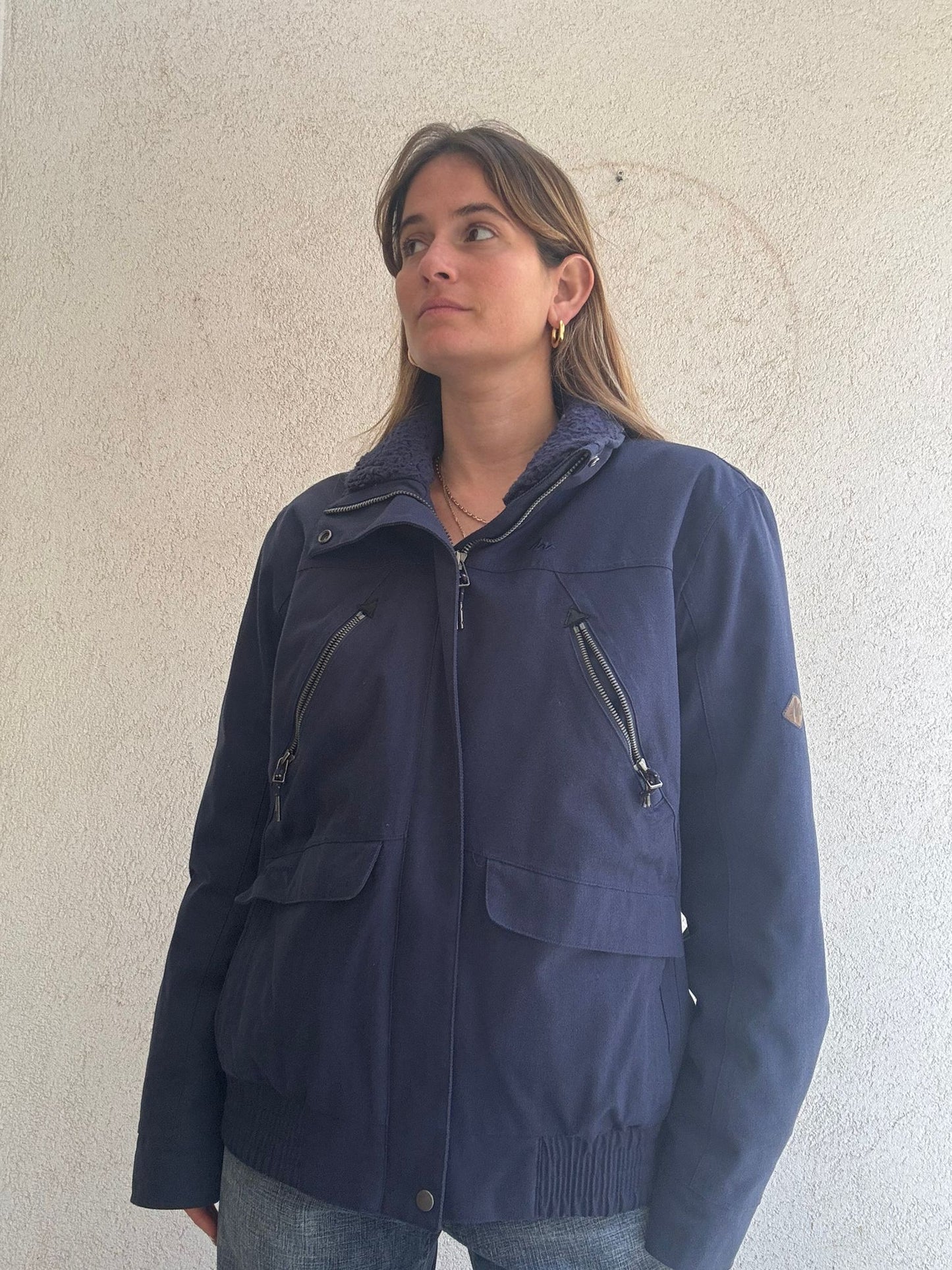 ז'קט כחול ניבי פרווה בצווארון