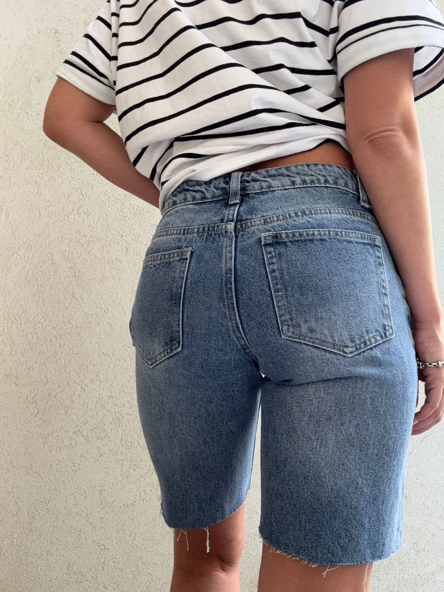 שורט ג'ינס נעים שיופים עדינים