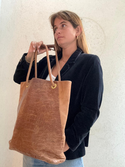 תיק עור חום לפטופ נכנס