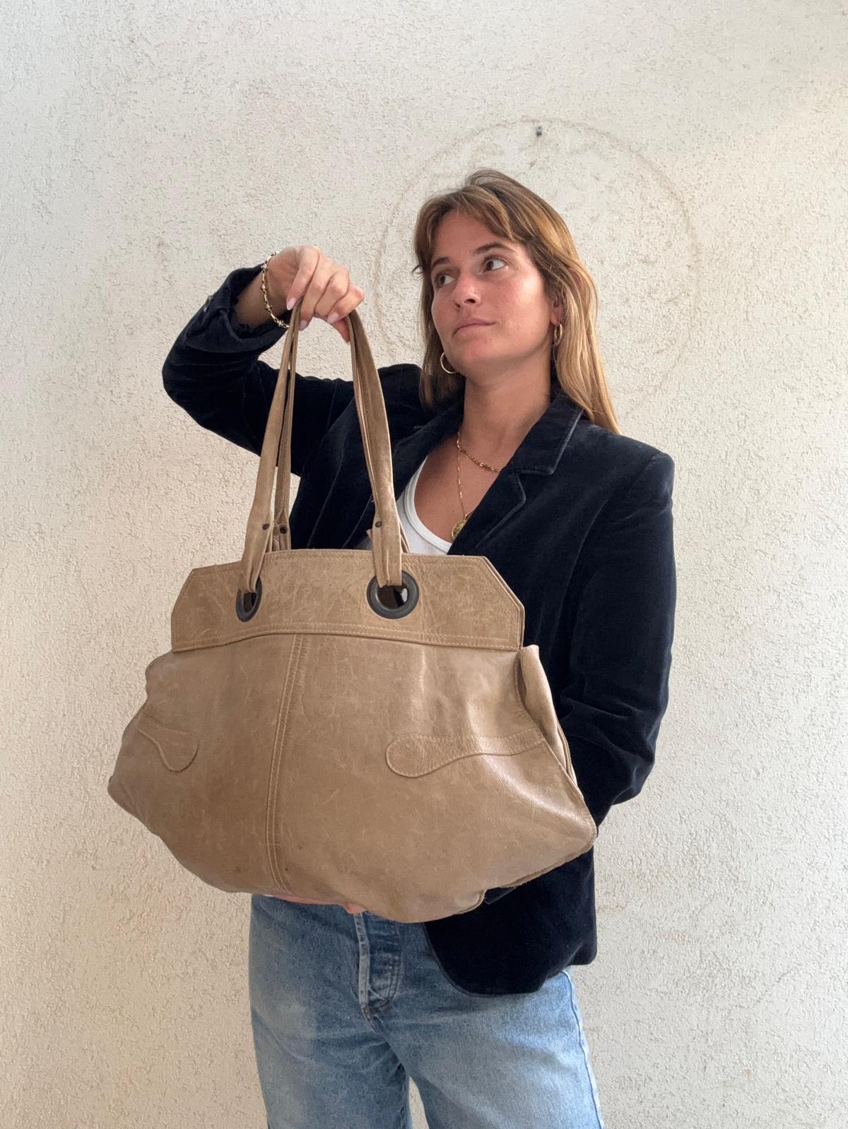 תיק עור בז מקום ללפטופ